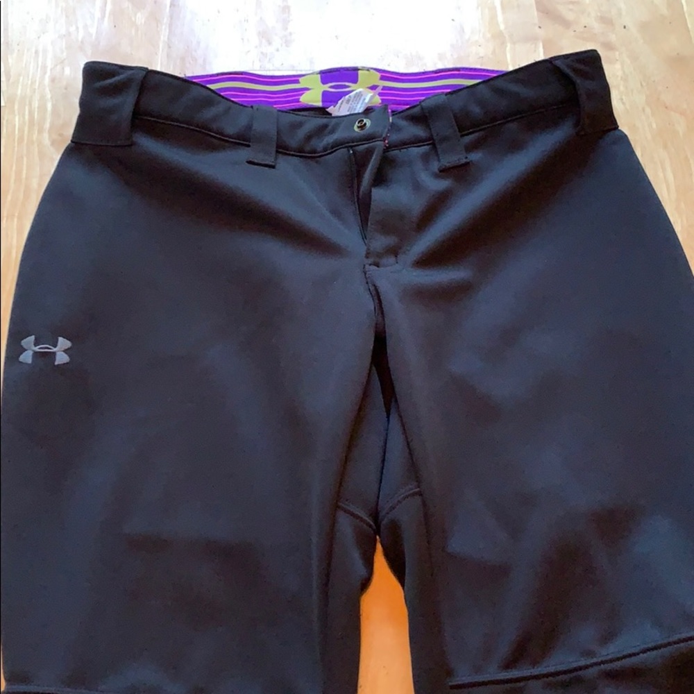 Women’s small Under Armour Softball pants